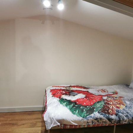 Palaz 1 - 2 Bedroom Garden Flat เอ็ดมันตัน ภายนอก รูปภาพ