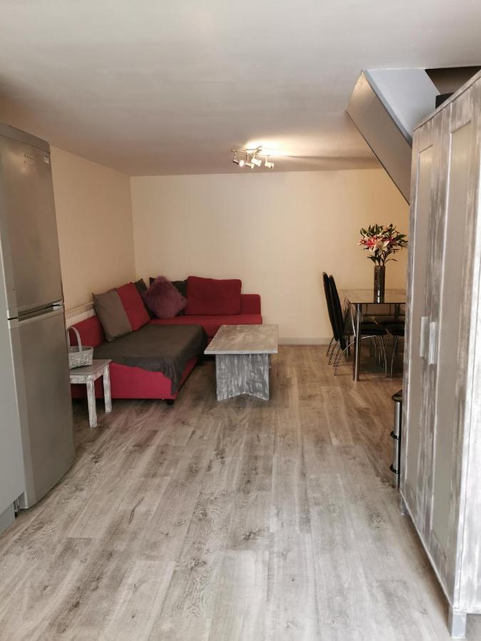Palaz 1 - 2 Bedroom Garden Flat เอ็ดมันตัน ภายนอก รูปภาพ