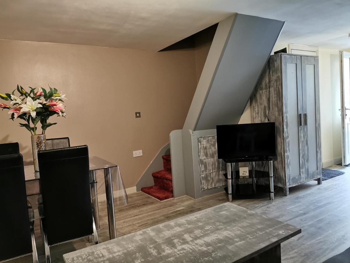 Palaz 1 - 2 Bedroom Garden Flat เอ็ดมันตัน ภายนอก รูปภาพ