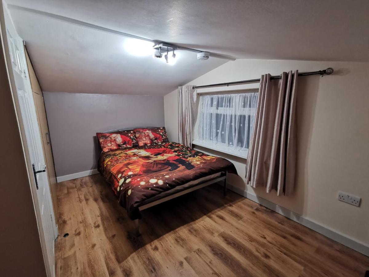 Palaz 1 - 2 Bedroom Garden Flat เอ็ดมันตัน ภายนอก รูปภาพ
