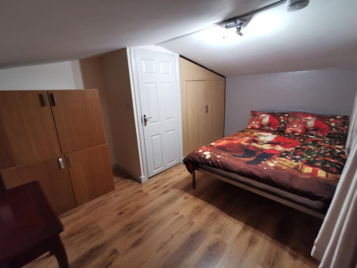 Palaz 1 - 2 Bedroom Garden Flat เอ็ดมันตัน ภายนอก รูปภาพ