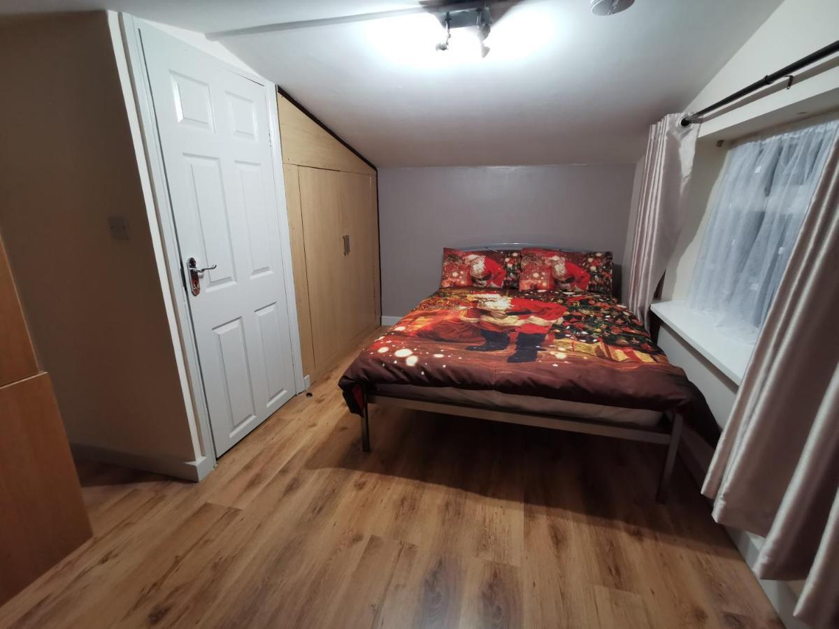 Palaz 1 - 2 Bedroom Garden Flat เอ็ดมันตัน ภายนอก รูปภาพ
