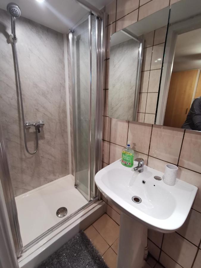 Palaz 1 - 2 Bedroom Garden Flat เอ็ดมันตัน ภายนอก รูปภาพ