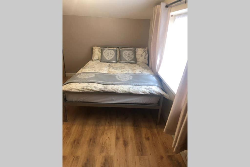 Palaz 1 - 2 Bedroom Garden Flat เอ็ดมันตัน ภายนอก รูปภาพ